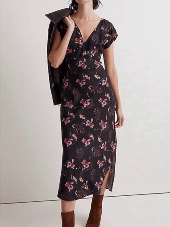 Madewell Dresses & Skirts - Madewell Black Floral V-Neck Midi Dress boho size 2